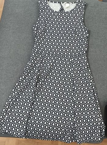 Robe noire et blanche