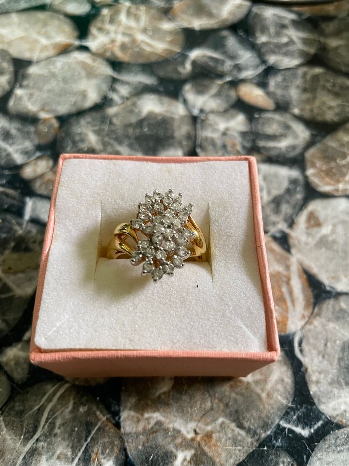 Bague plaqué or marquise avec oxydes blancs