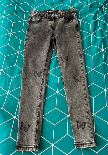 Jeans gris foncé avec papillon comme neuf ! 
