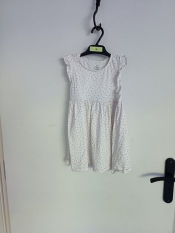 Robe légère blanche avec cœurs rouges 3 ansRobe légère blanche avec cœurs rouges 3 ans