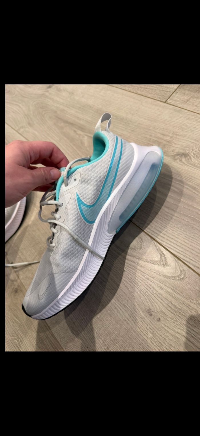 Chaussure basket Nike air zoom blanche et turquoise taille 39 - photo numéro 2