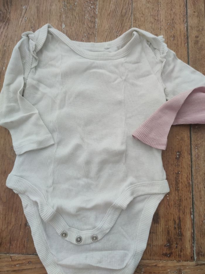 Lot de 2 bodies 3-6 mois - photo numéro 2