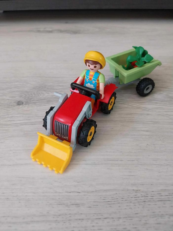 Playmobil enfant avec tracteur et remorque