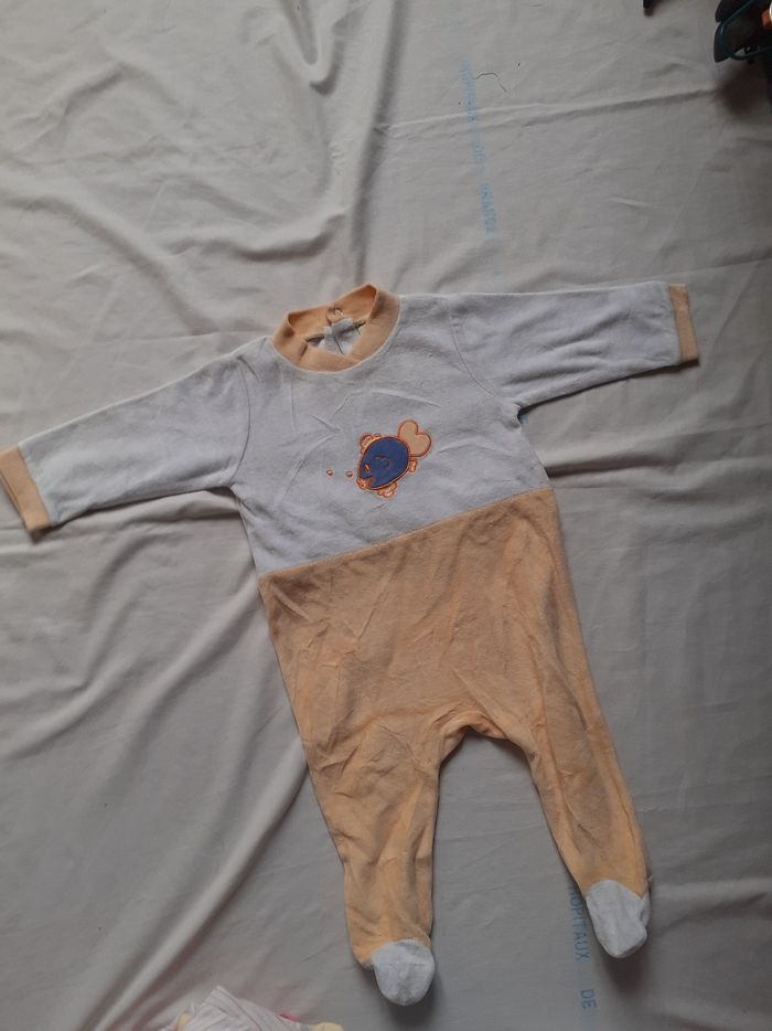 Babygros bicolore bleu ciel et orange motif poisson bleu et orange