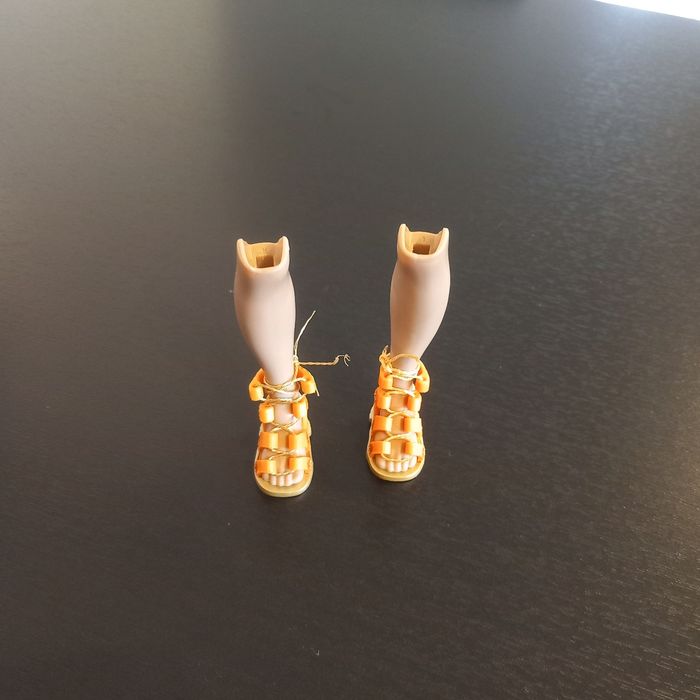 Poupée Rainbow High  n 4 Meena fleur - photo numéro 7