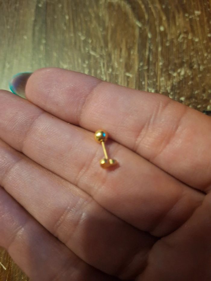 Piercing cœur tragus couleur doré jamais servi dans son emballage d'origine - photo numéro 2