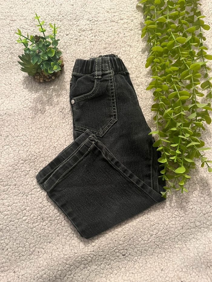 Très beau pantalon jean pour petit garçon