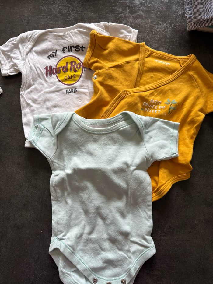 Lot 3 bodies 6 mois bébé
