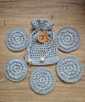 Disques démaquillants Lavables et leur poncho de rangement 