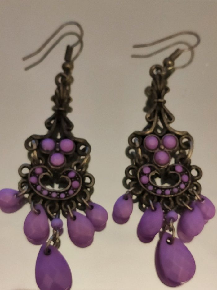 Boucles d'oreilles argentées et lila
