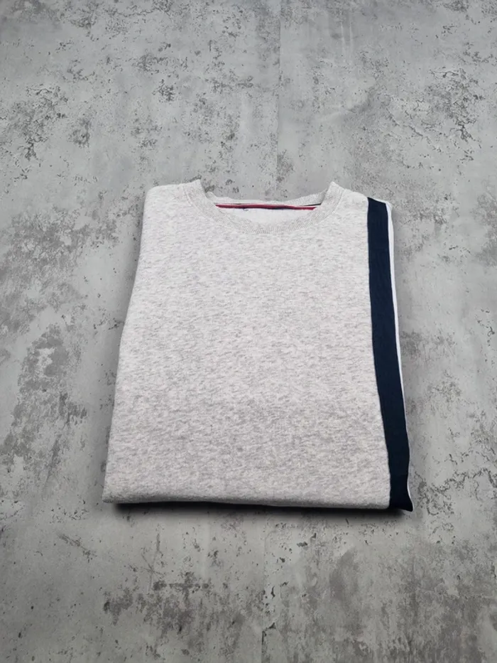 Sweat Tommy Hilfiger gris M Hommes (mesures en photos) - photo numéro 2