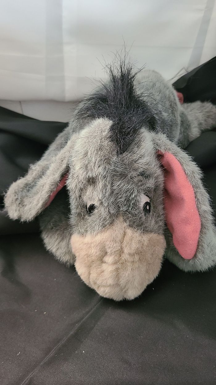 Peluche Bourriquet WALT DISNEY âne allongé gris foncé Disney 35 cm