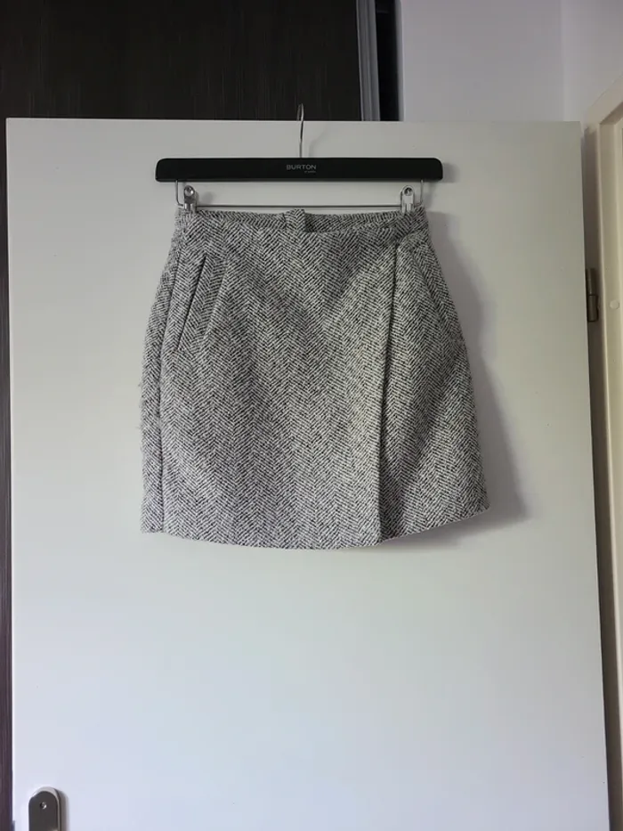 Jupe blanche et grise