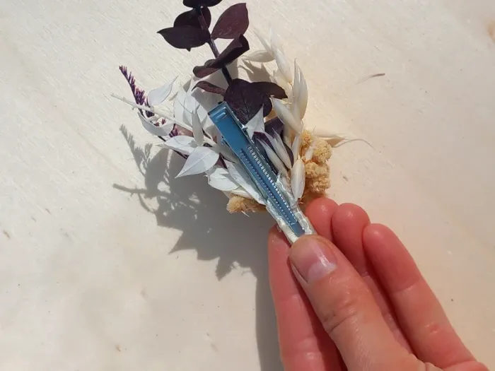 Barrettes en fleurs sechees à offrir - photo numéro 12