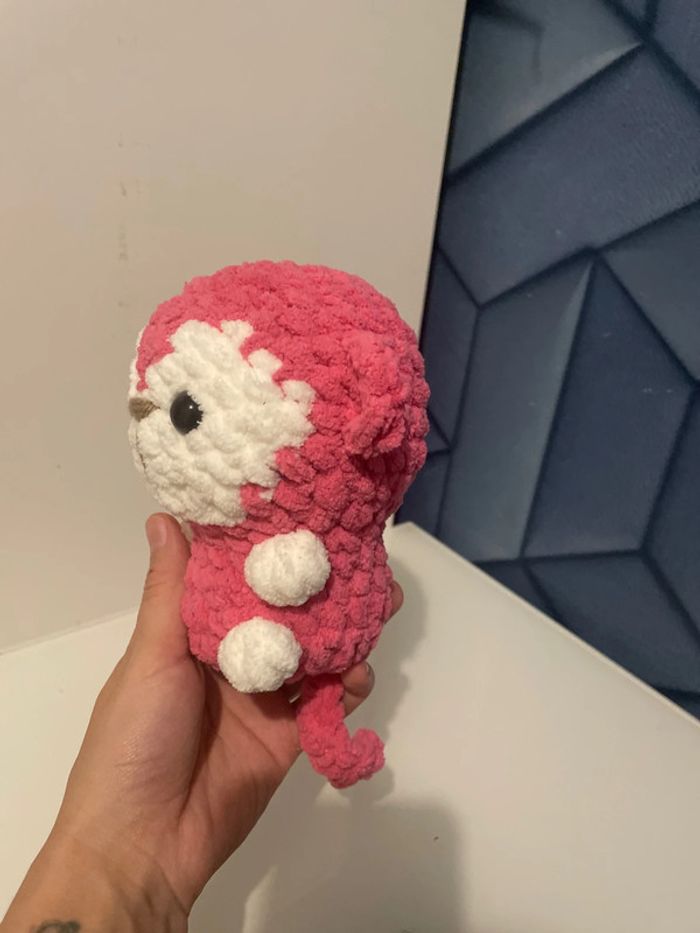 Singe rose amigurumi - photo numéro 3