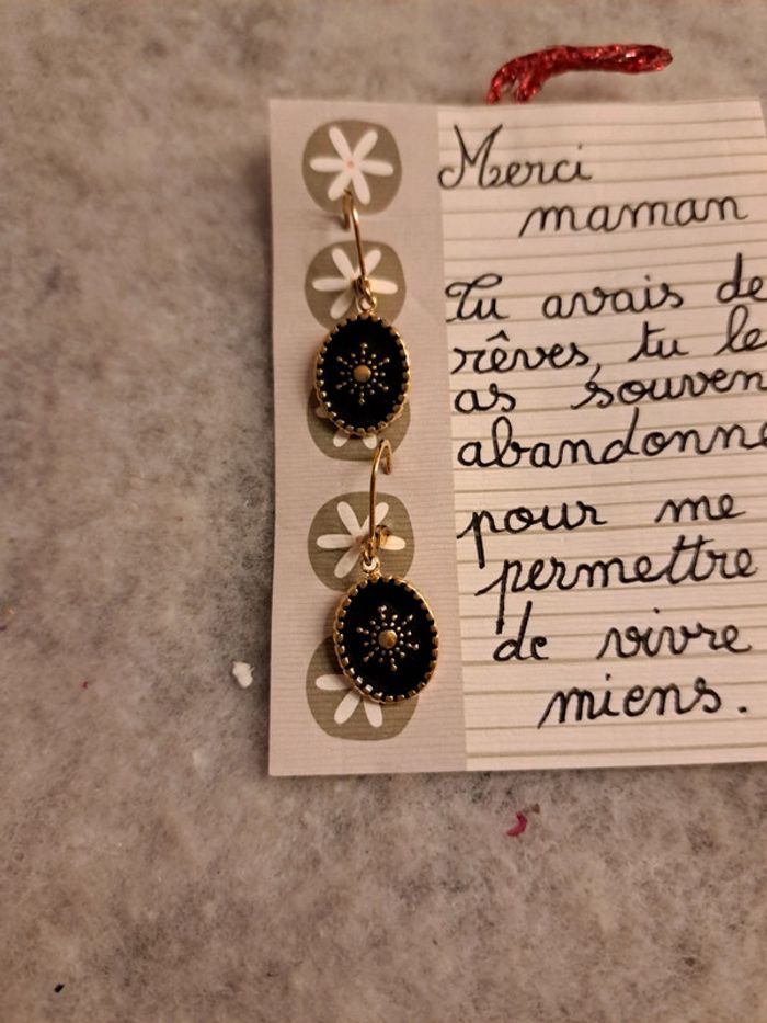 Boucles d'oreilles pendante noir et doré - photo numéro 2