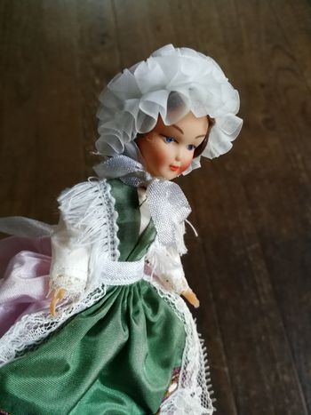 Morvan poupée folklorique régionale Bourguignonne