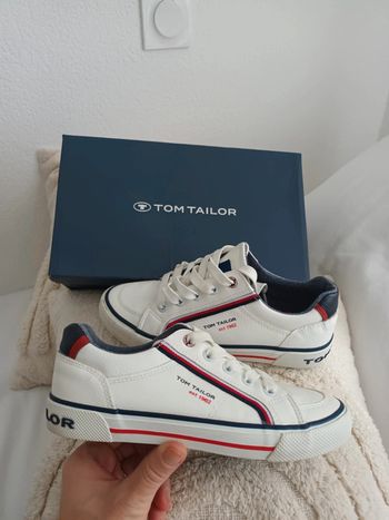 Jolie paire de baskets Tom Tailor pointure 33