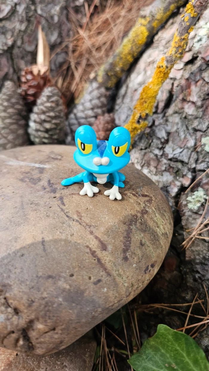 Super figurine Pokemon Nintendo tomy grenousse
