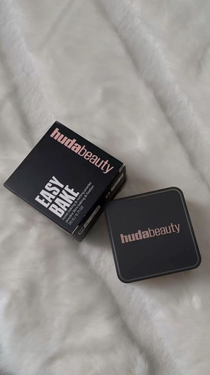 Poudre Huda dispo en plusieurs teinte