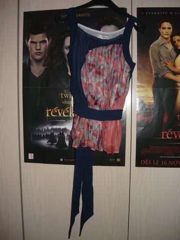 Blouse orange et bleue taille 140