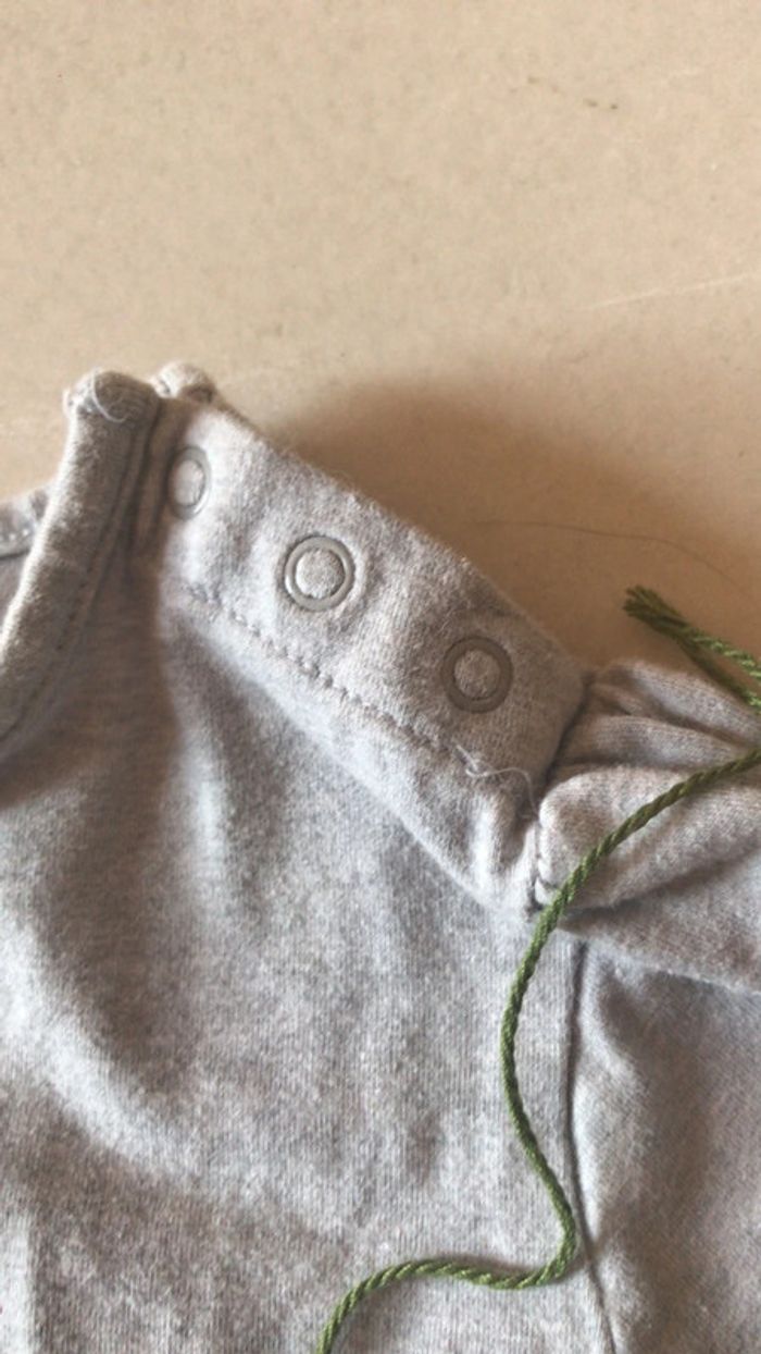 T-shirt gris chiné manches longues et colliers minions 4ans - photo numéro 5