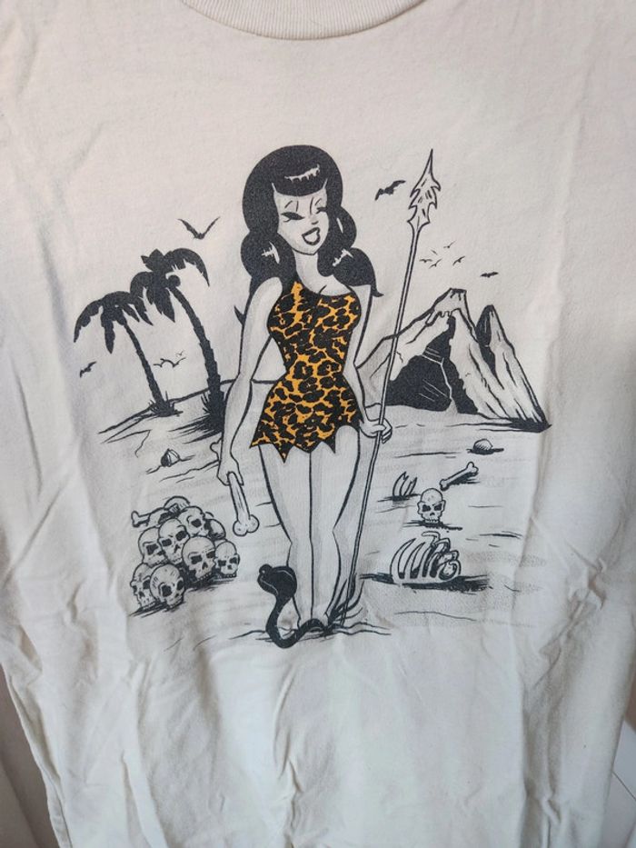 Tshirt poisoned doll - photo numéro 2