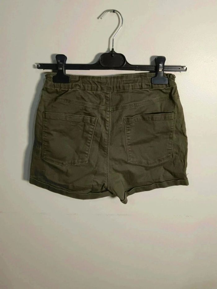C10 short kaki kiabi 16 ans - photo numéro 2