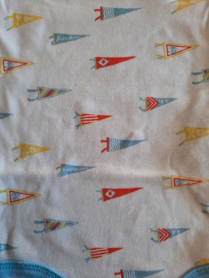 Lot 3 bodies Petit Bateau sans manches 3 mois ou 60 cm - photo numéro 7