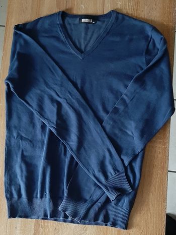 Pull col V Bershka taille M