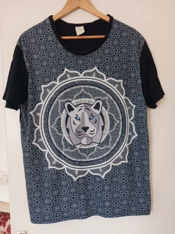 Tee shirt