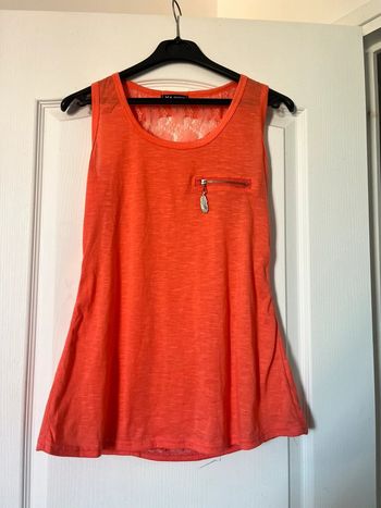 Haut été corail avec dentelle