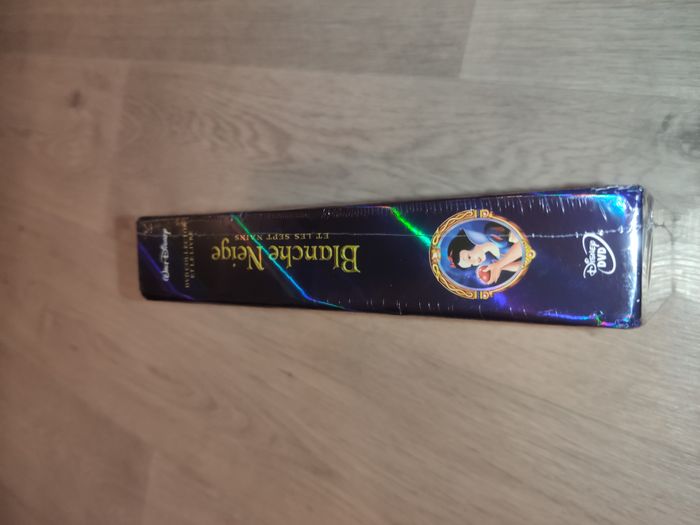 Coffret prestige 2 DVD + livre Disney Blanche-Neige sous blister - photo numéro 2