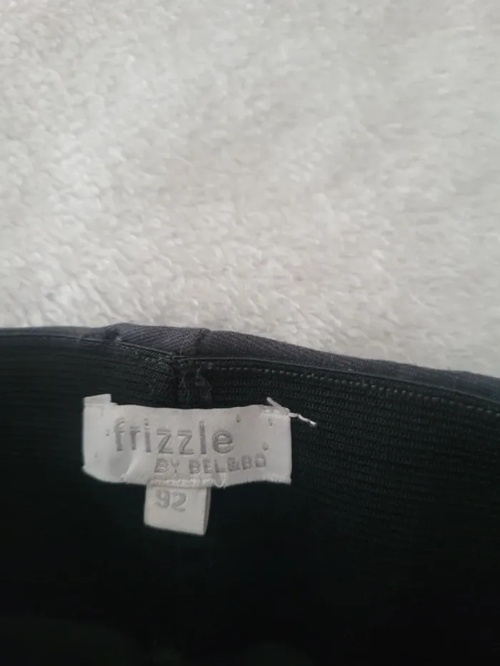 Pantalon noir liseret jaune 2ans - photo numéro 2