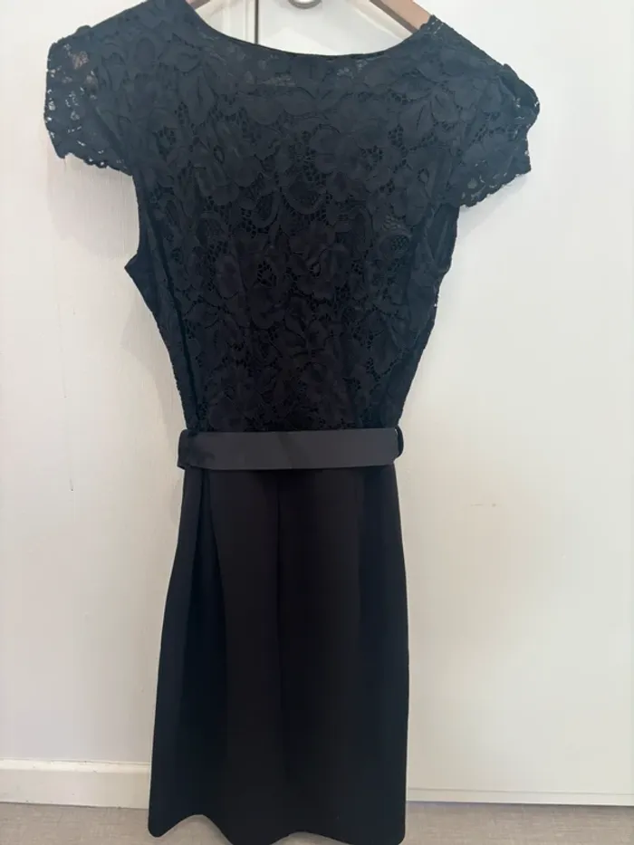 Robe cintrée mi longue en dentelle ( portée 1 fois ) - photo numéro 6