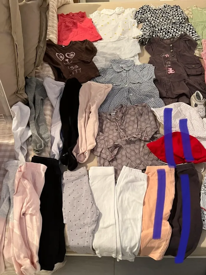 Lot vêtements fille 12 mois - photo numéro 3