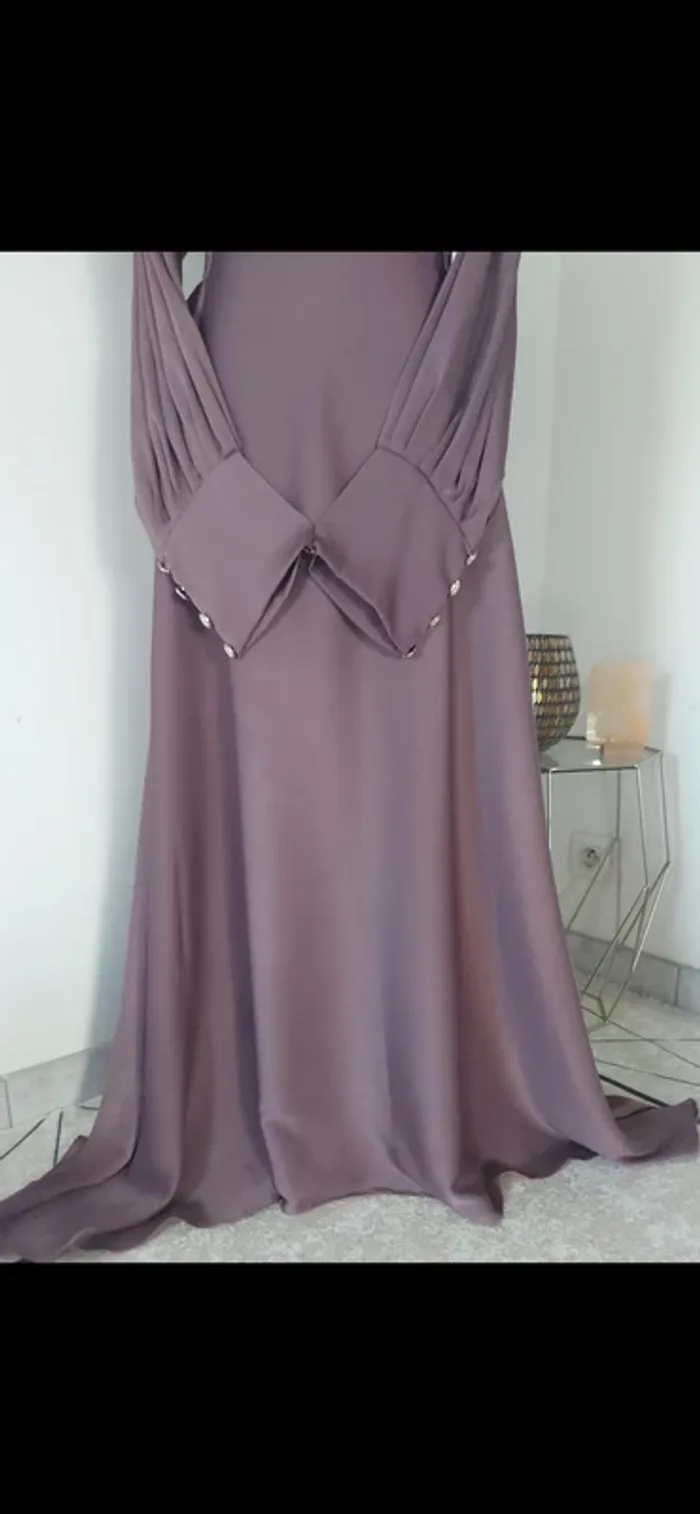Robe avec boutons aux manches émiratie neuf - photo numéro 10