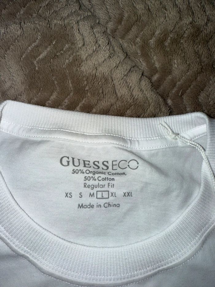 T-shirt GUESS blanc taille L – NEUF avec étiquette - photo numéro 3