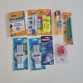 Lot de fournitures scolaires 