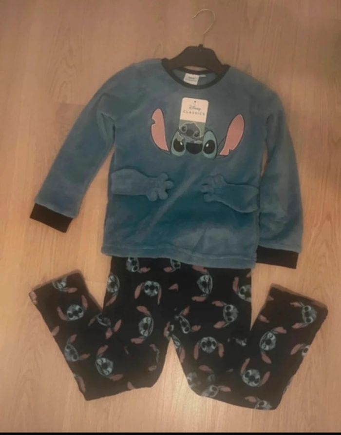 Pyjama 2 pièces Disney stitch 6 ans(garçon)