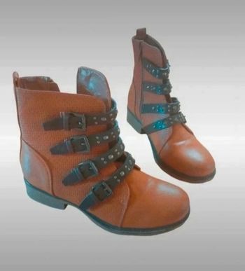 Jolie Bottines en taille 38 couleur camel petit talon