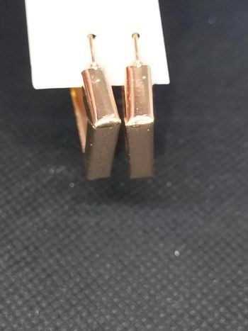 Boucle d'oreille doré carre