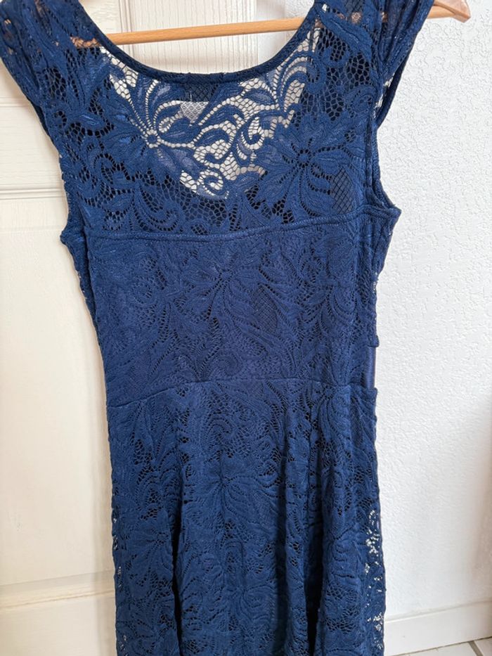 Robe cocktail dentelle bleu marine - photo numéro 3