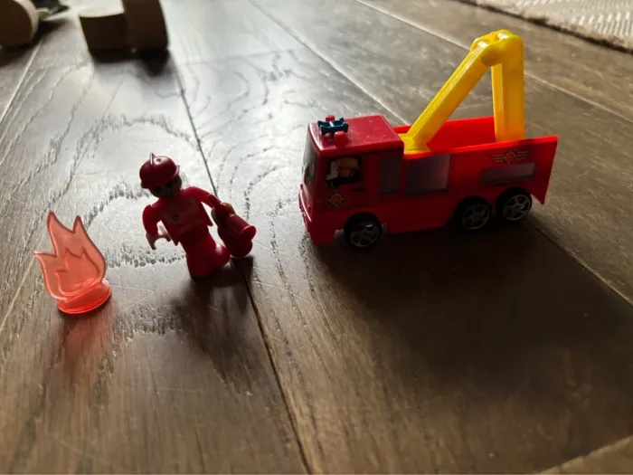 Lot jouets pompiers véhicule sam et figurine très bon état