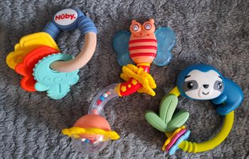Lot de 3 jouets bébé, anneaux, hochets (1)