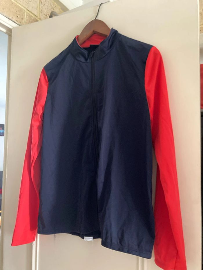 Veste sport bleu rouge