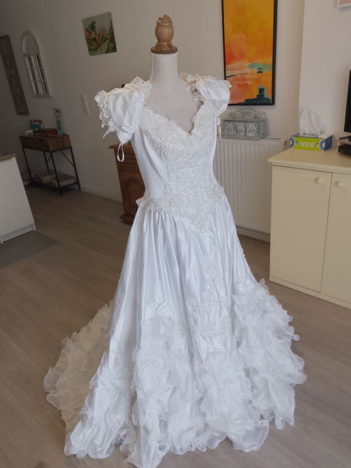 Robe de mariée blanche avec traîne '' Sarah'' - photo numéro 2