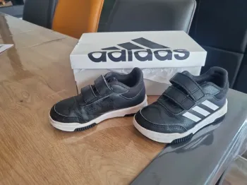Basket adidas noir strach