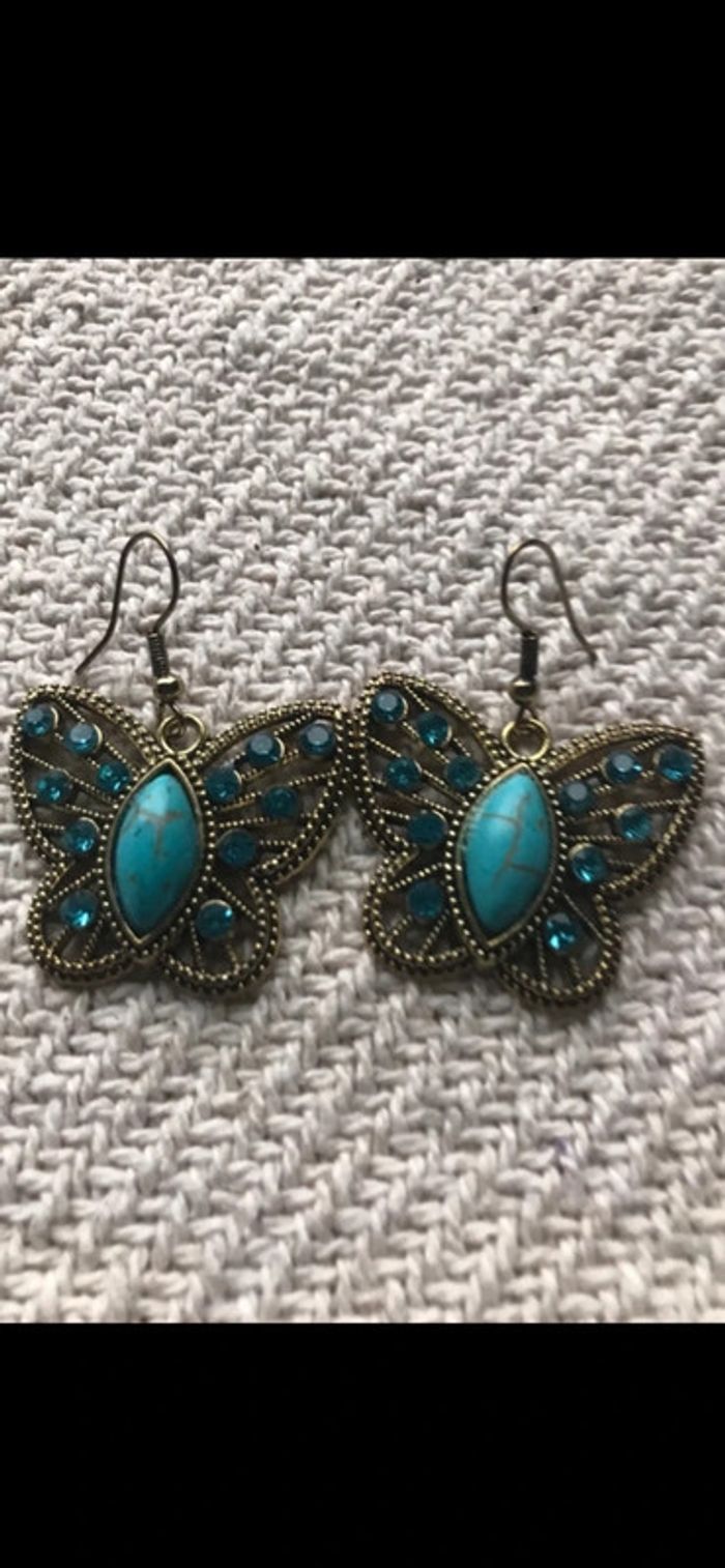 Magnifique paire de boucles d’oreilles papillons avec strass et turquoise - photo numéro 5