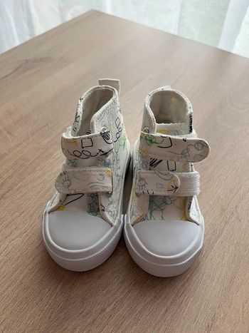 Chaussures enfant taille 19